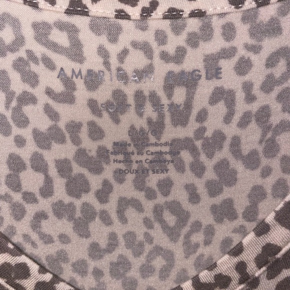 American eagle soft and sexy v neck. - Picture 2 of 3